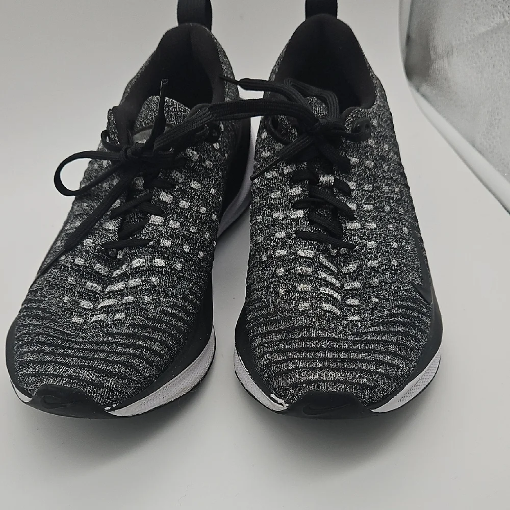 Nike Black and White Knit Women's Sneakers